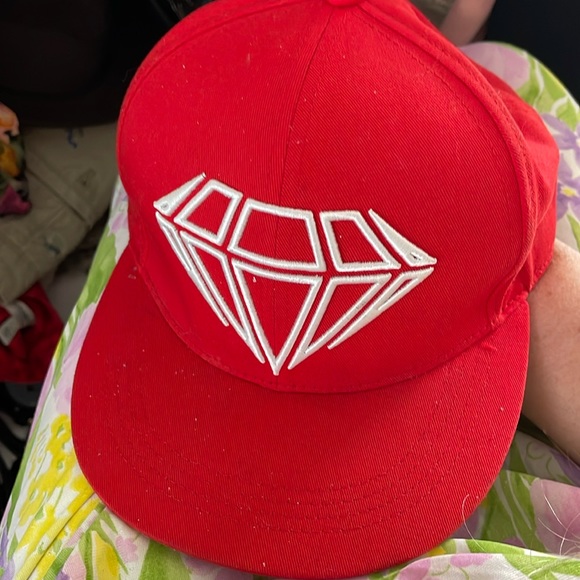 rue 21 Diamond Red Snapback Hat Premium Headwear - Picture 1 of 4